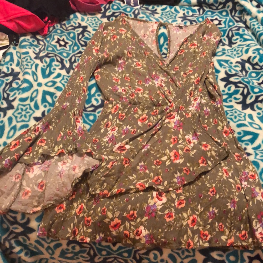 Bell bottom sleeve floral dress S